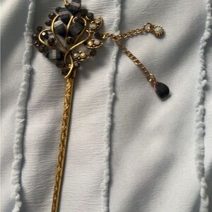 Elegant Gold and Black Hairpin